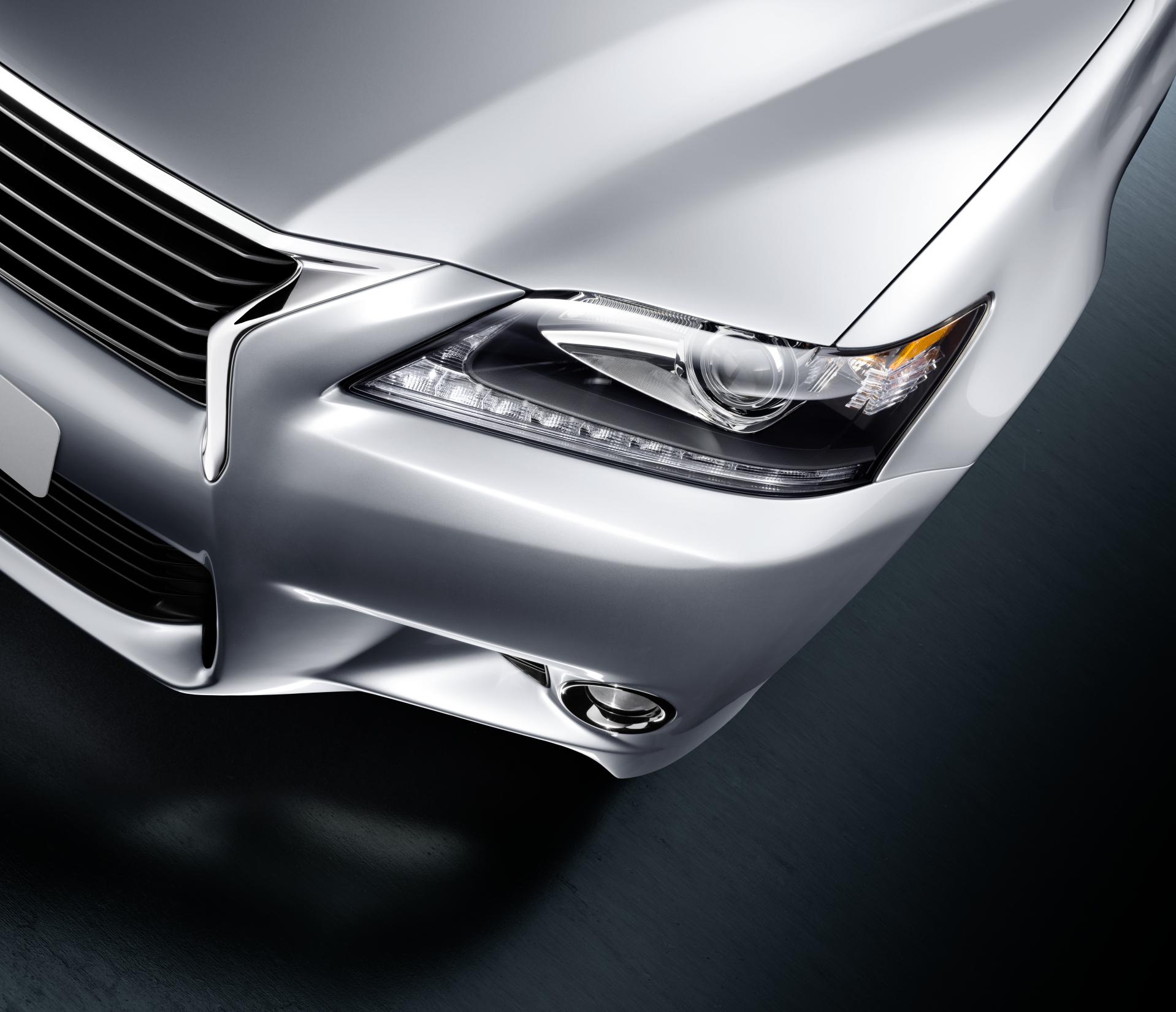 Lexus apuesta por la tecnología LED en toda su gama