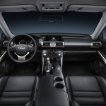 Lexus IS 300h lateral interior