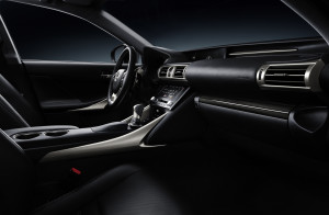 Lexus IS 300h lateral interior