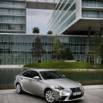 Lexus IS 300h lateral