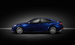 Lexus IS 300h lateral azul