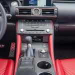 Lexus RC F interior rojo