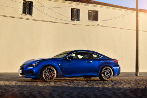 Lexus RC F azul exterior