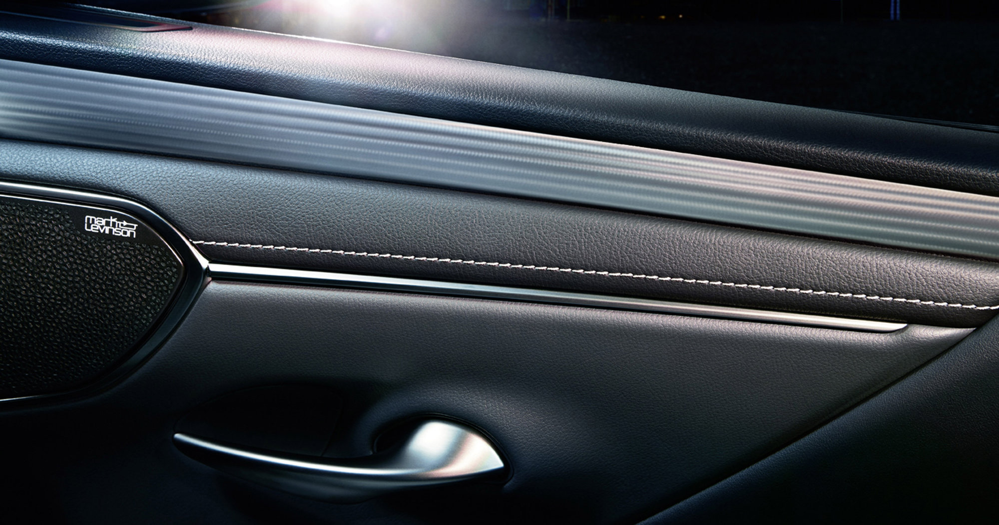 Galería: La belleza refinada de una catana incorporada en el diseño del nuevo Lexus ES 300h