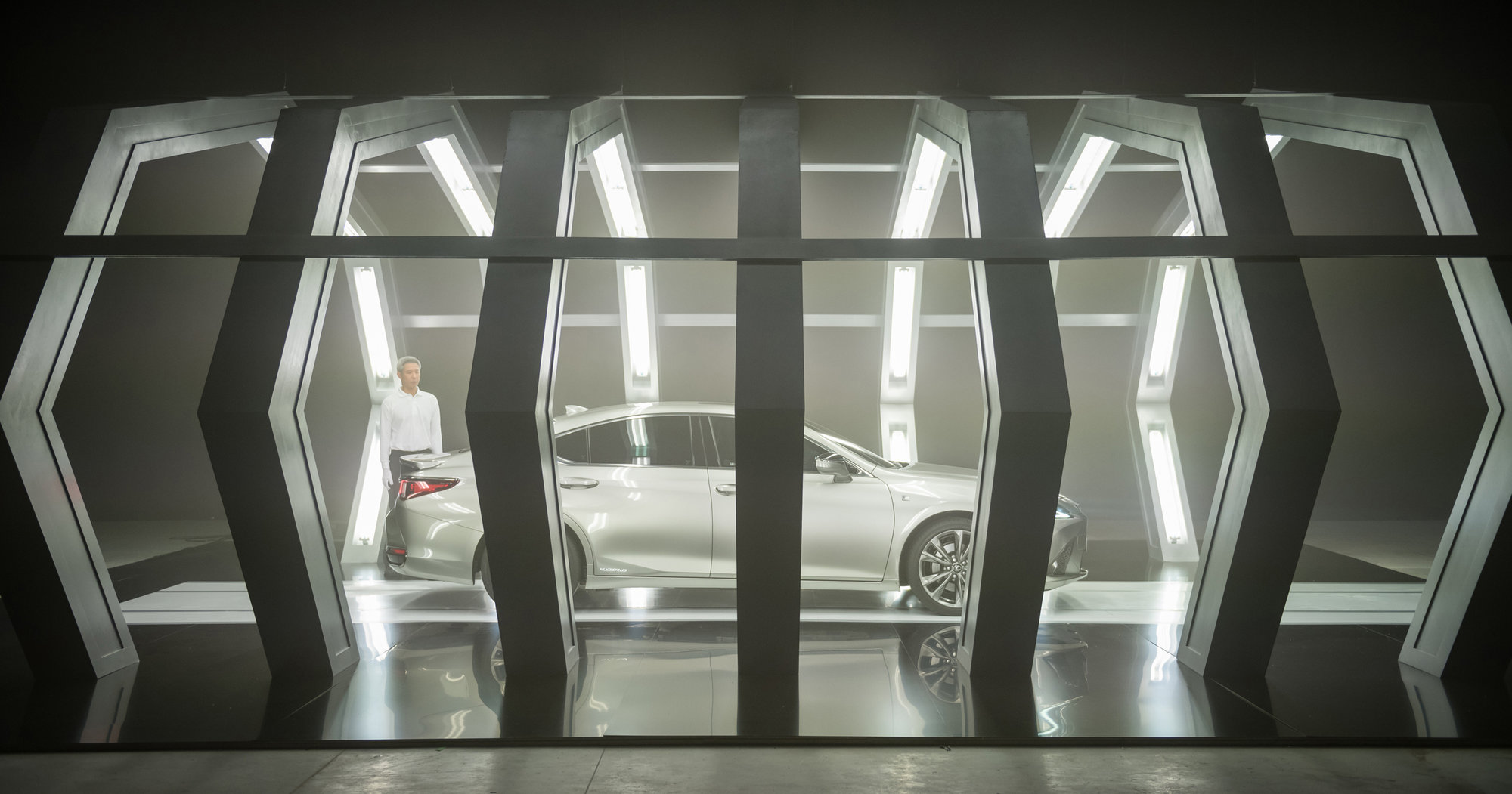 Galería: Lexus lanza el nuevo ES 300h con el primer anuncio del mundo guionizado por inteligencia artificial y rodado por un director oscarizado