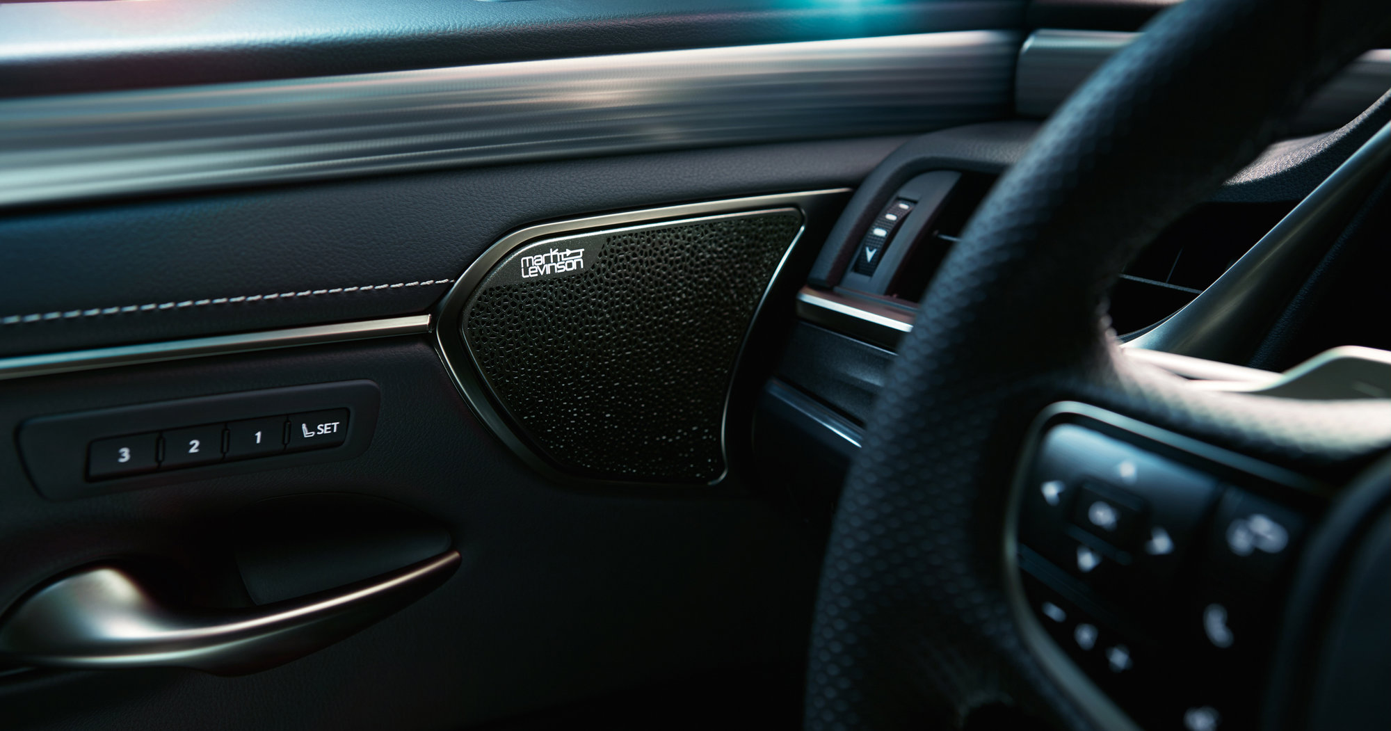 Lexus ES 300h Híbrido y el nuevo sistema de audio de audio Mark Levinson 2.0