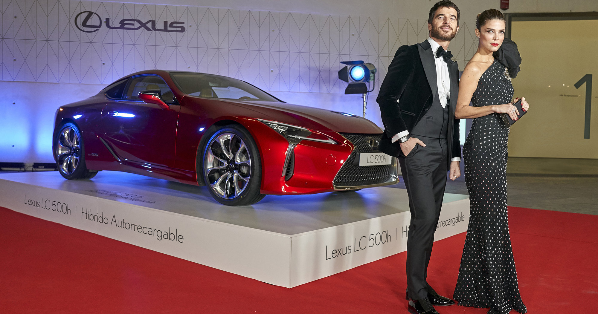 Galería: Grandes estrellas del cine español posaron, junto al Lexus LC 500h, en la alfombra roja de la Gala de los Goya