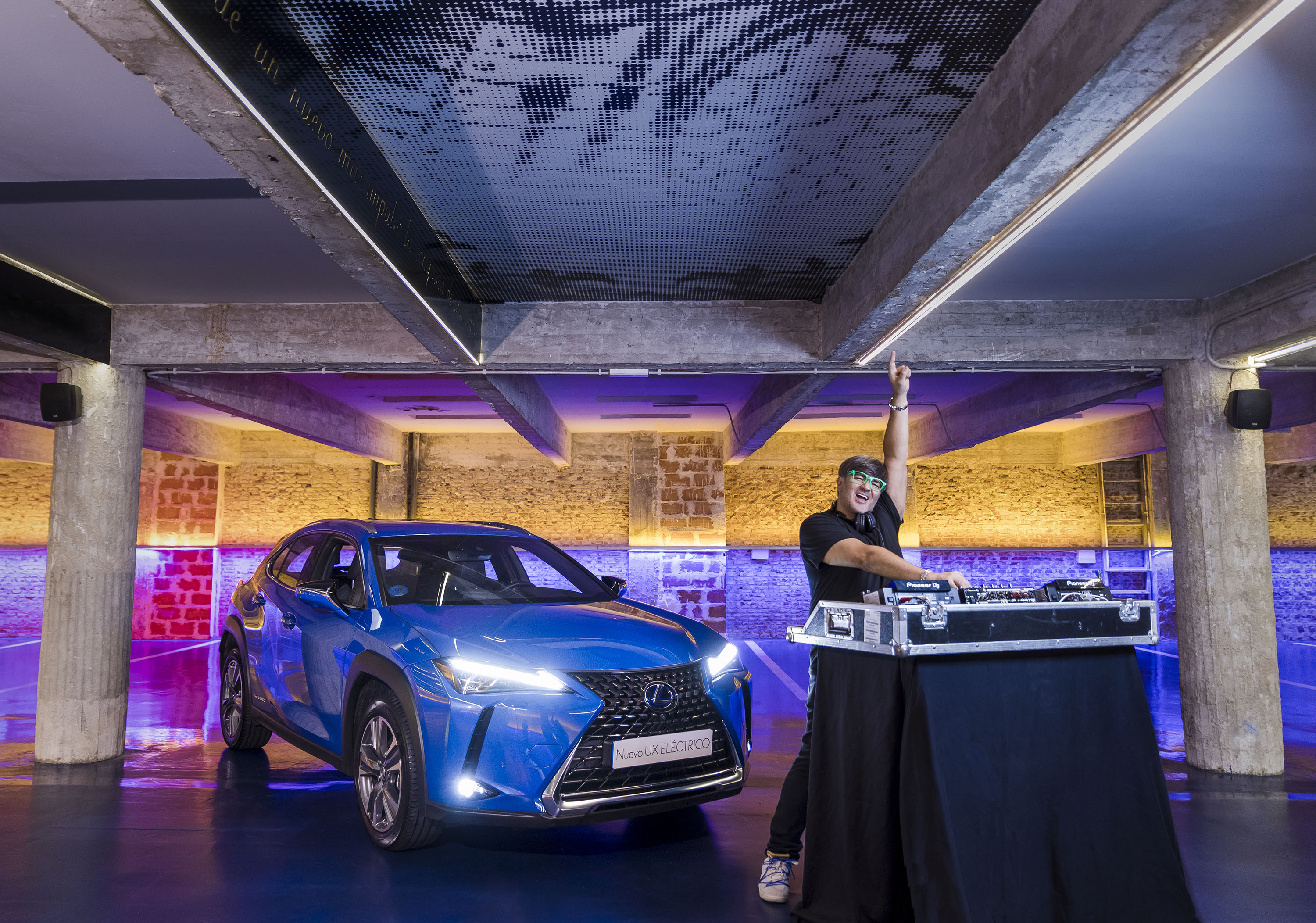 Lexus Renueva su Colaboración con el DJ Wally López como Embajador de la Marca
