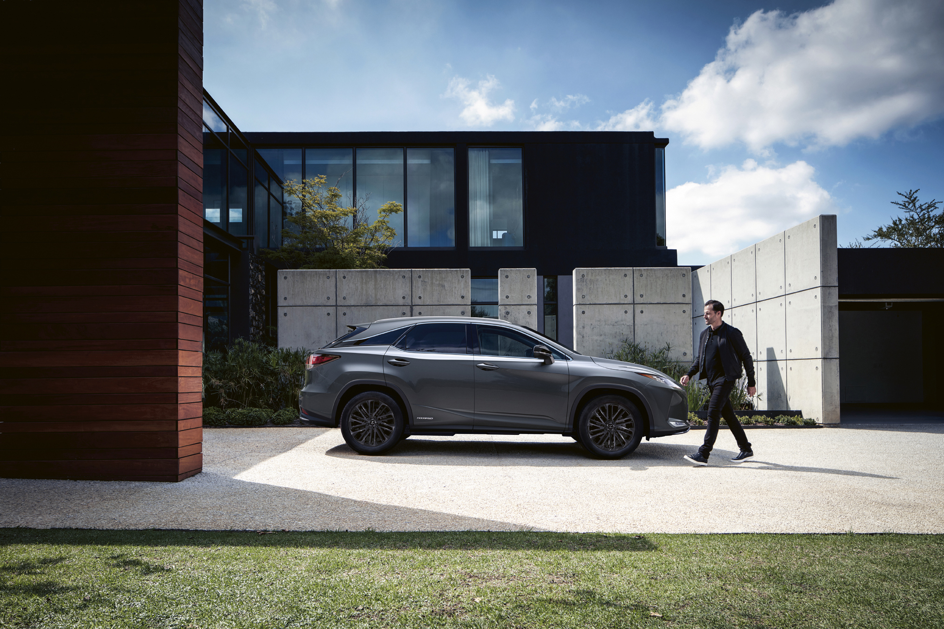 Lexus Presenta la Nueva Gama RX 2022 con un Nuevo Acabado Style